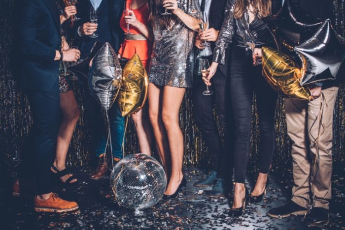 Feestelijk én comfortabel: welke schoenen draag je tijdens een kerstborrel?