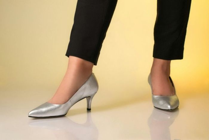 Metallic schoenen combineren