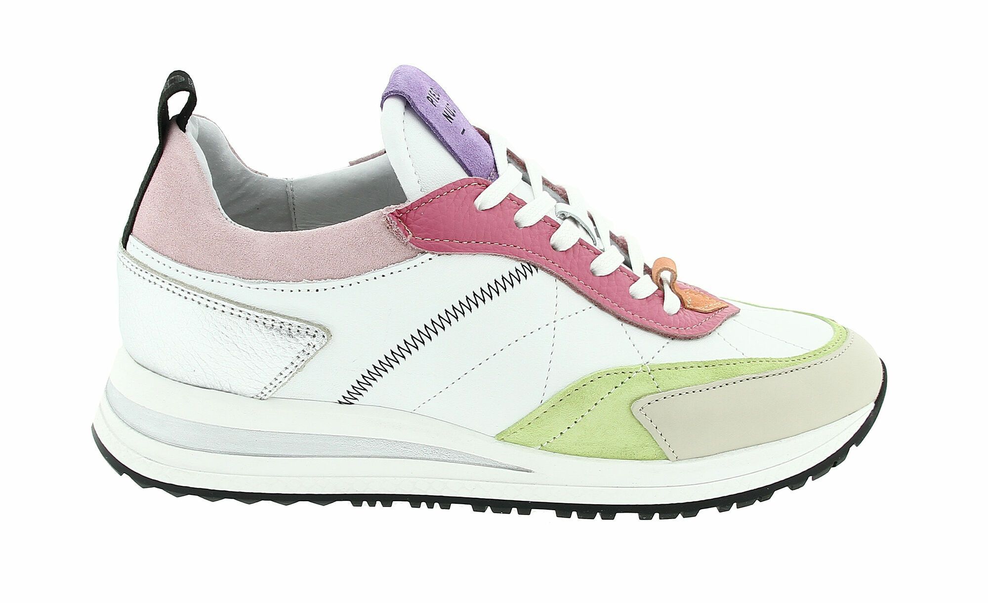 piedi nudi sneakers